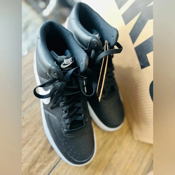 NIB MENS Nike COURT VISION MID NN Basketball Sneakers Black White DN3577 001 - Picture 2 of 8